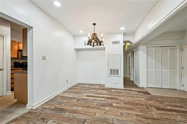 $2,000 | 333 Julia Street, Unit 220, New Orleans, LA 70130