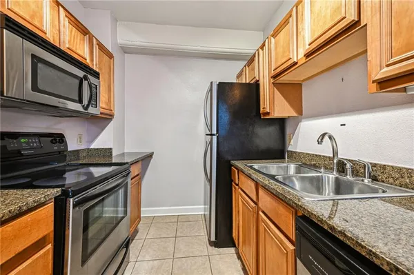 $2,000 | 333 Julia Street, Unit 220, New Orleans, LA 70130