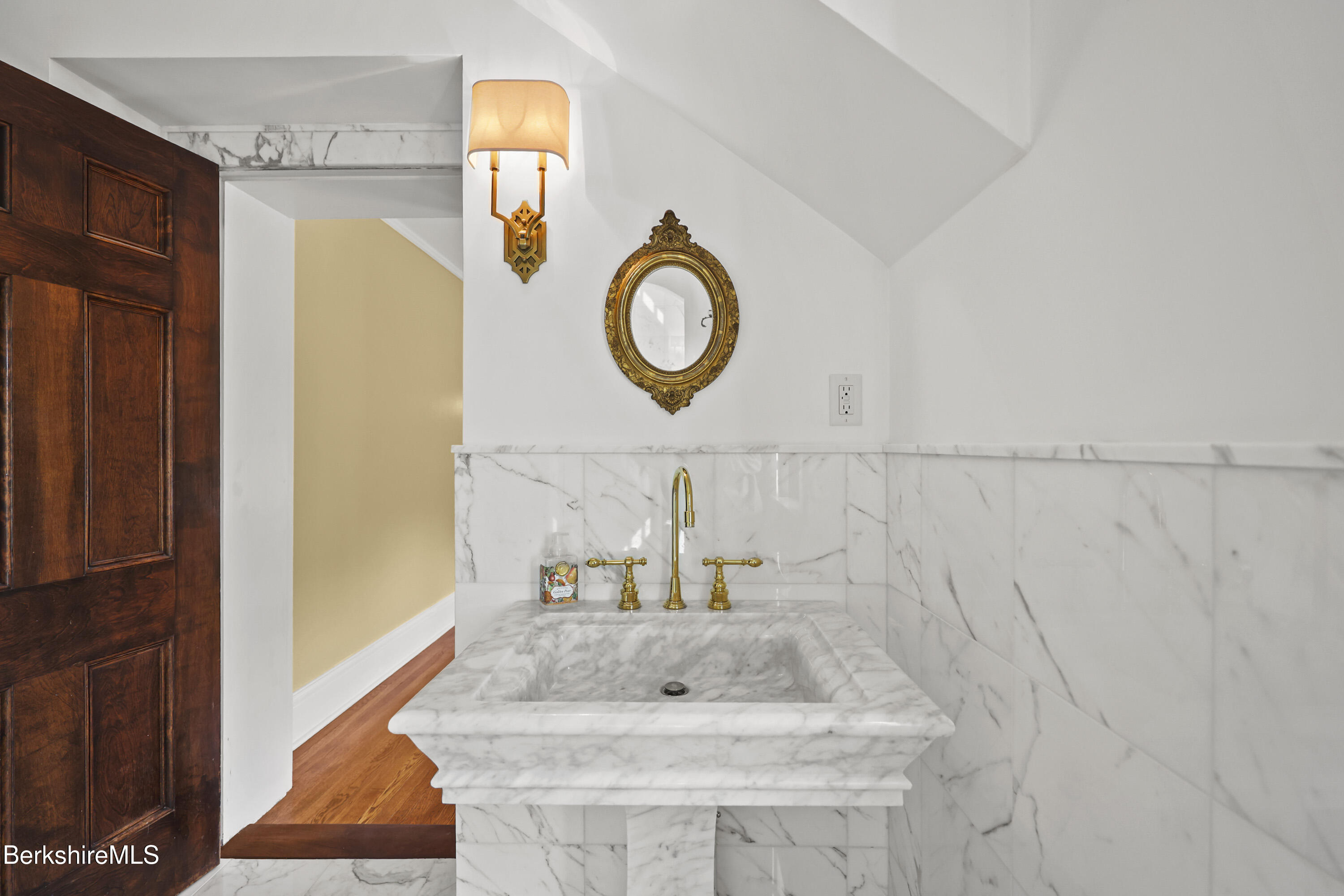 5 Crofut Street Pittsfield, MA 01201 - Photo 46 of 61 Custom Lighting