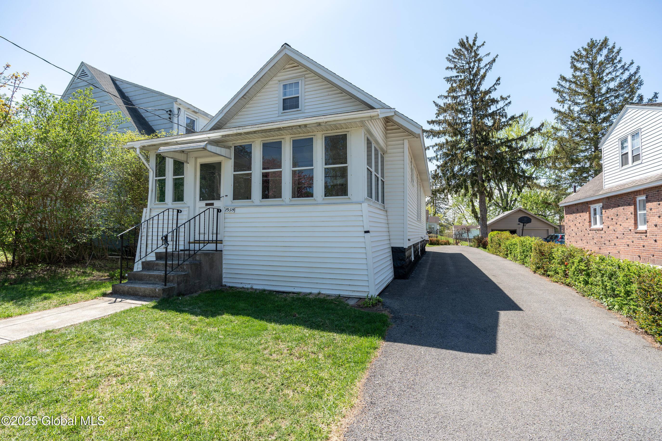 1538 Nott Street Schenectady, NY 12308 - Photo 1 of 44 001-1538-Nott-St