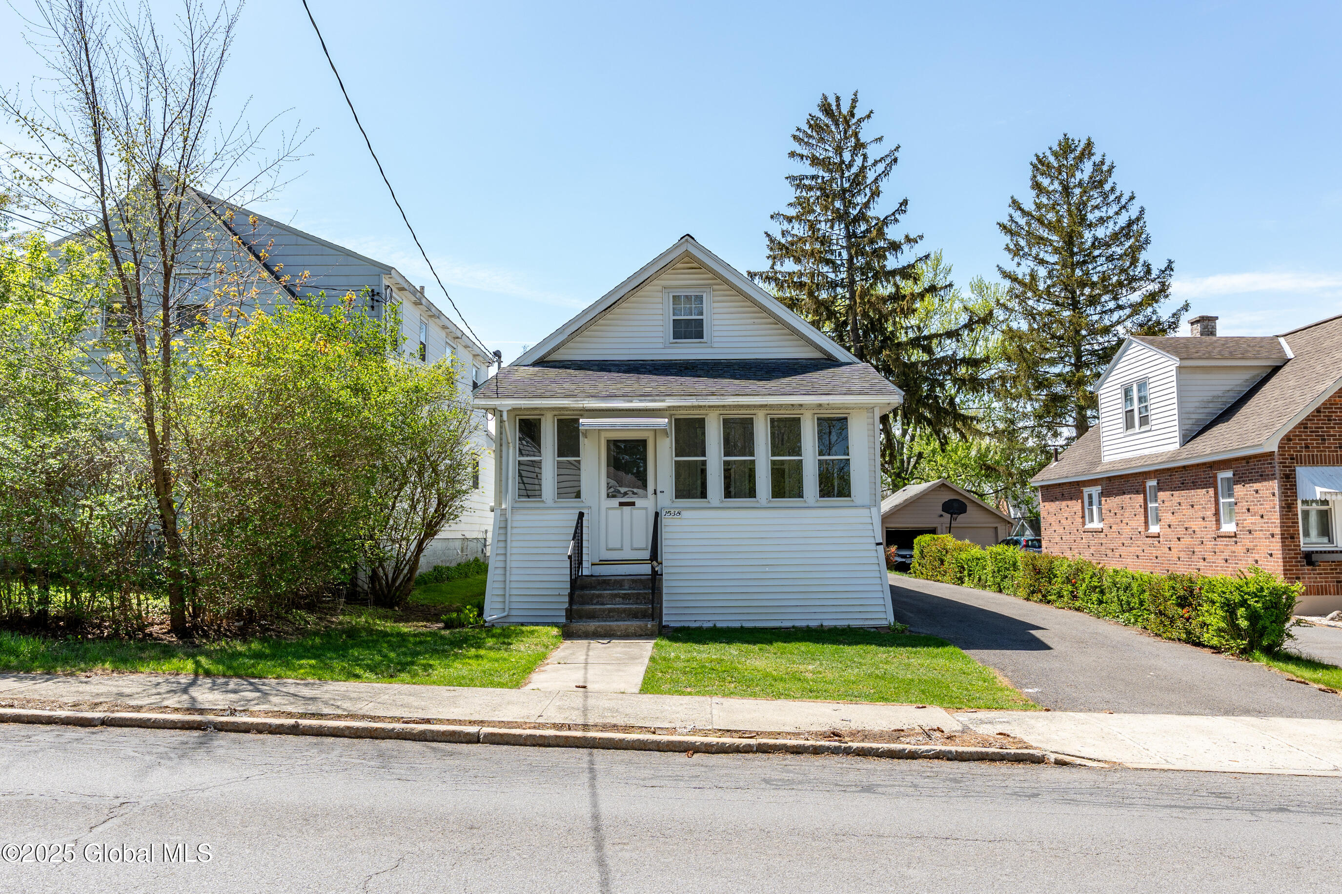 1538 Nott Street Schenectady, NY 12308 - Photo 2 of 44 002-1538-Nott-St