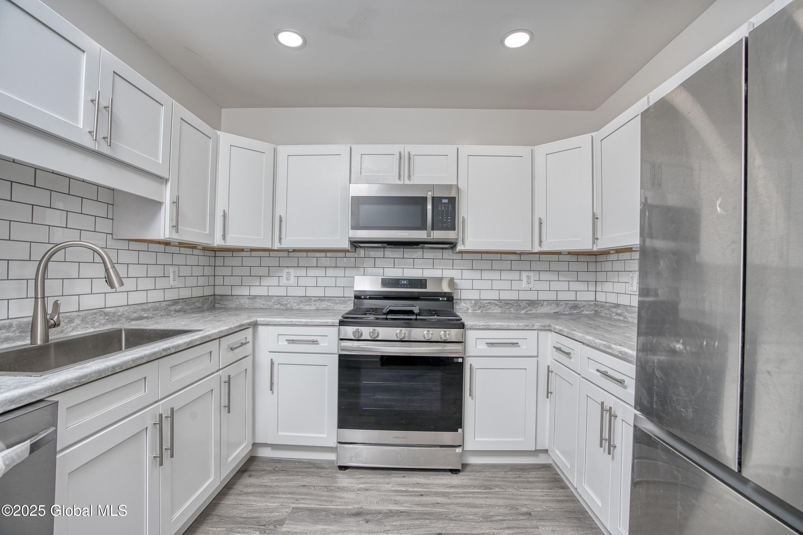 1538 Nott Street Schenectady, NY 12308 - Photo 3 of 44 055-1538-Nott-St