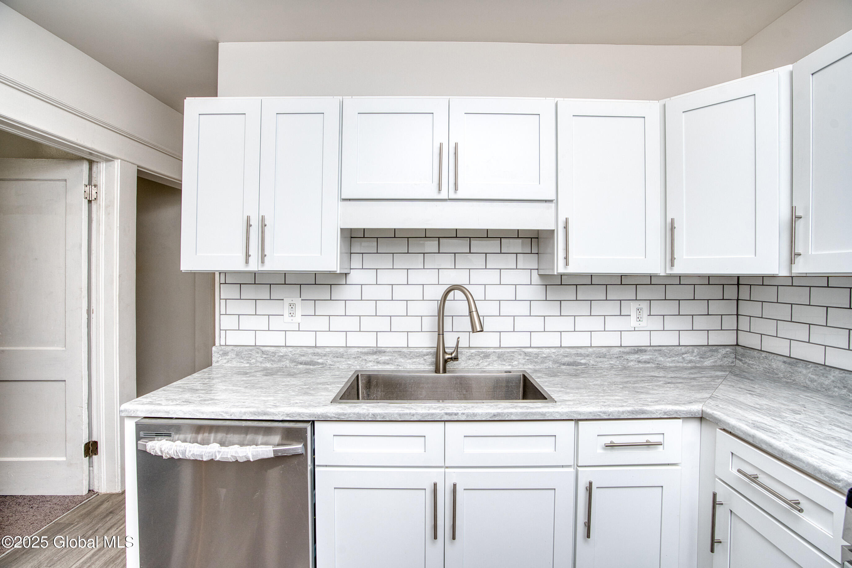 1538 Nott Street Schenectady, NY 12308 - Photo 4 of 44 060-1538-Nott-St