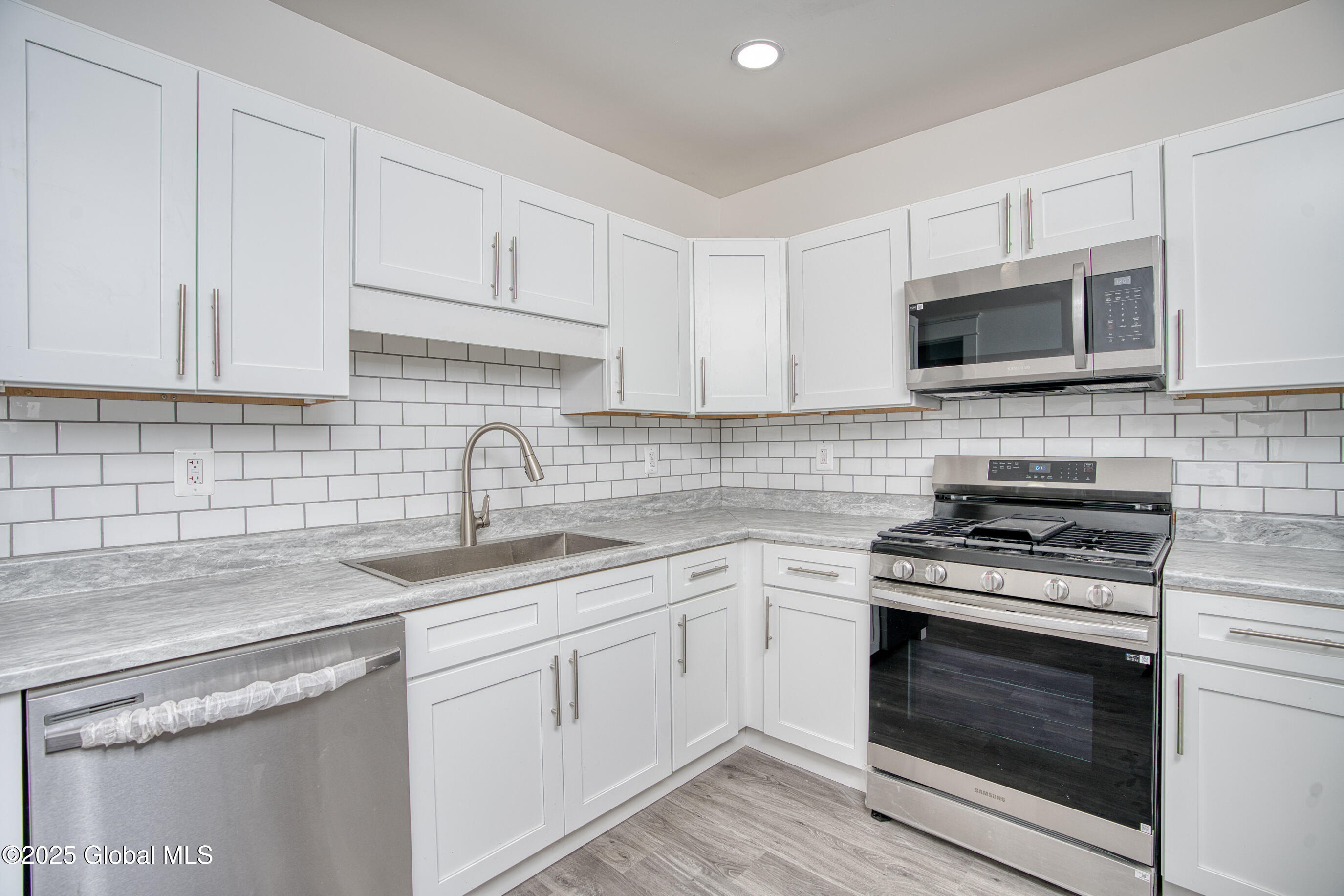 1538 Nott Street Schenectady, NY 12308 - Photo 6 of 44 057-1538-Nott-St