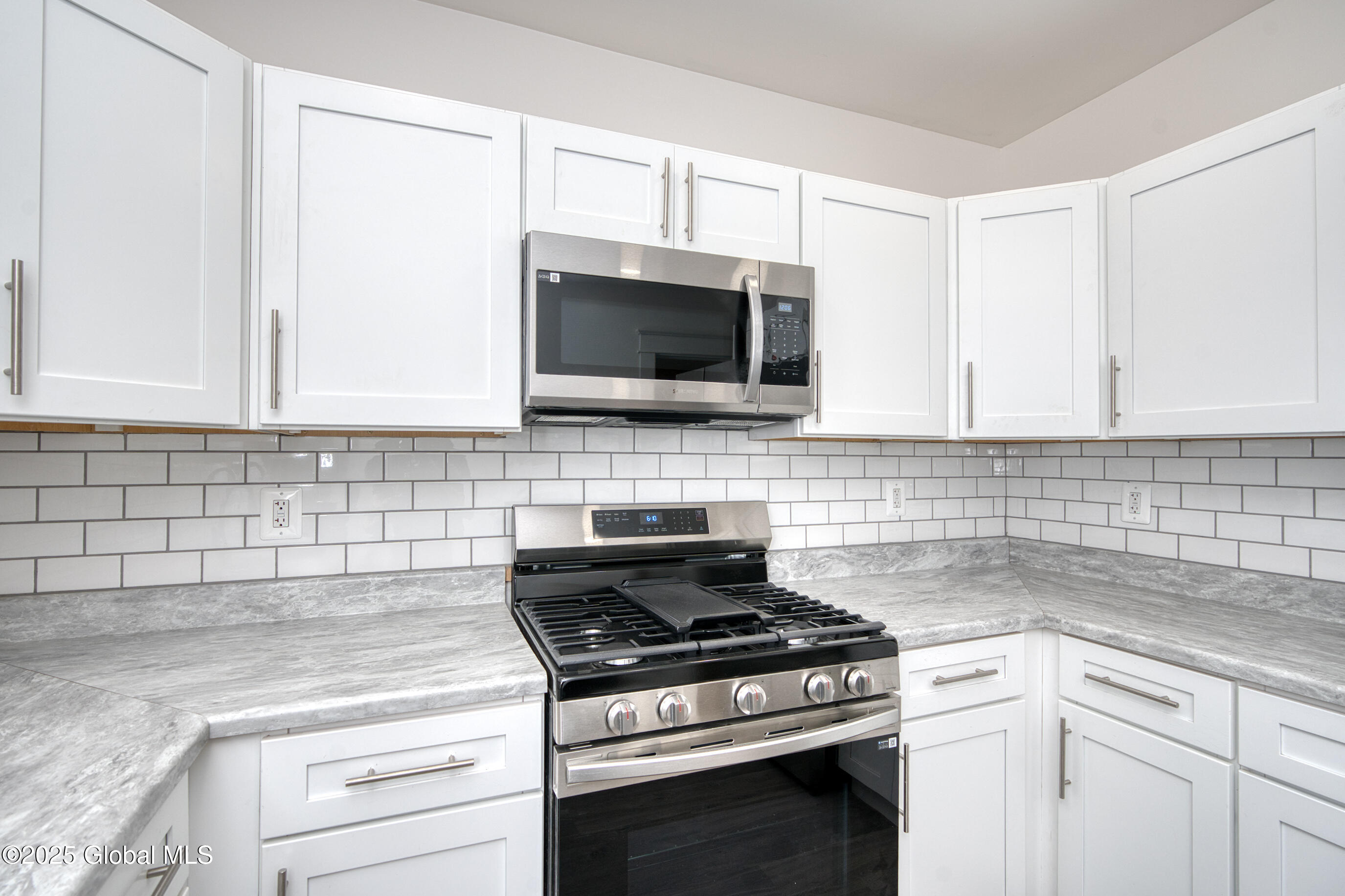 1538 Nott Street Schenectady, NY 12308 - Photo 7 of 44 056-1538-Nott-St