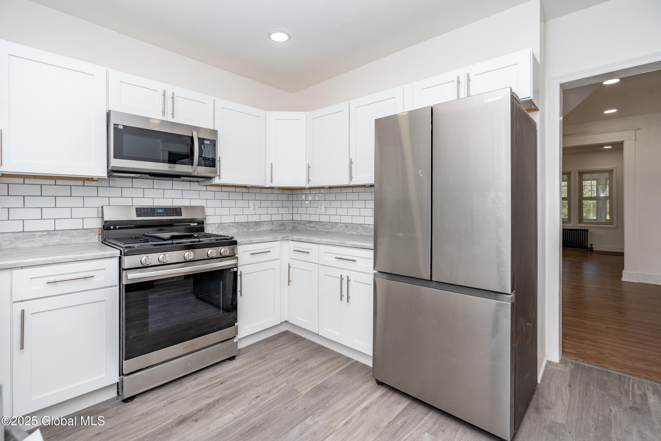 1538 Nott Street Schenectady, NY 12308 - Photo 8 of 44 052-1538-Nott-St
