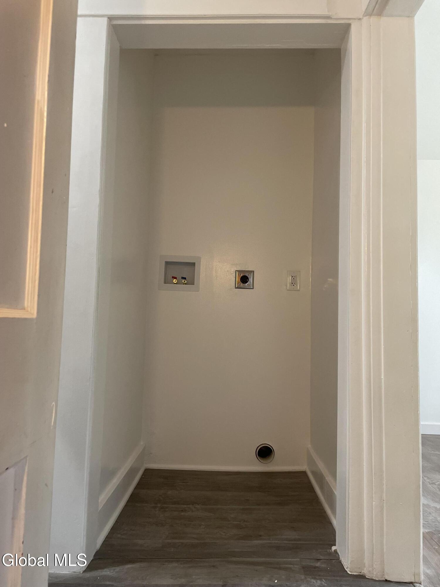 1538 Nott Street Schenectady, NY 12308 - Photo 9 of 44 77422132091__9010905B-35ED-4E0E-A5FD-7D4