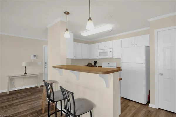 $185,000 | 1620 Cherry Blossom Lane, Unit 204, Winston-Salem, NC 27127