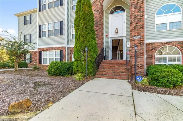 $185,000 | 1620 Cherry Blossom Lane, Unit 204, Winston-Salem, NC 27127