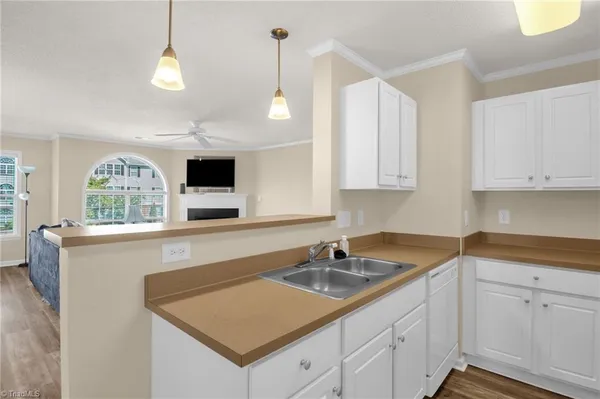 $185,000 | 1620 Cherry Blossom Lane, Unit 204, Winston-Salem, NC 27127