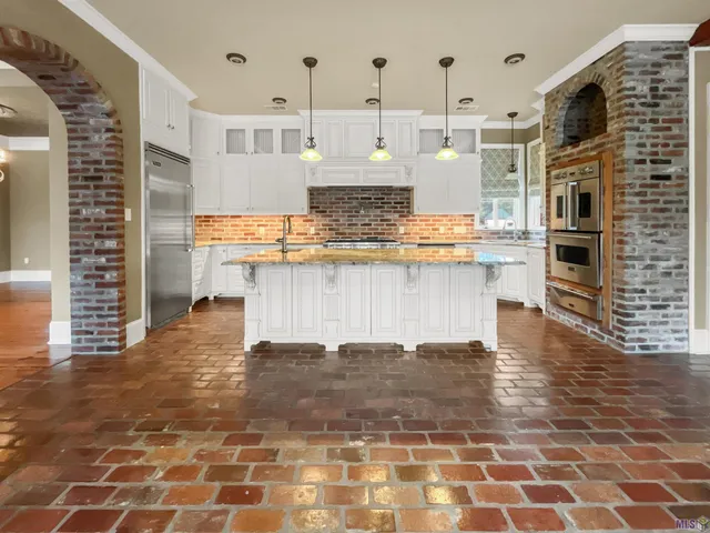 $1,100,000 | 21340 Stonebridge Court, Denham Springs, LA 70726