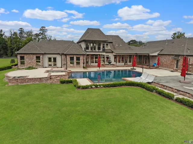 $1,100,000 | 21340 Stonebridge Court, Denham Springs, LA 70726