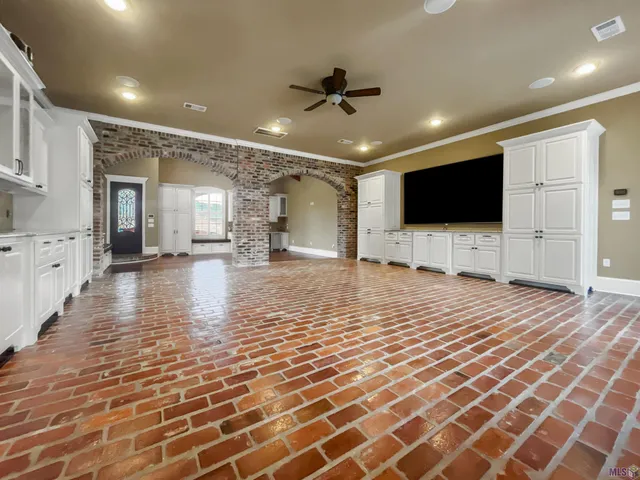 $1,100,000 | 21340 Stonebridge Court, Denham Springs, LA 70726