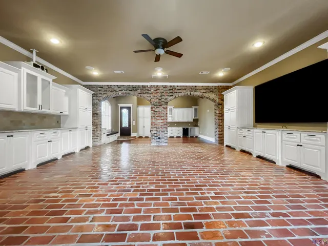 $1,100,000 | 21340 Stonebridge Court, Denham Springs, LA 70726