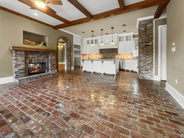 $1,100,000 | 21340 Stonebridge Court, Denham Springs, LA 70726