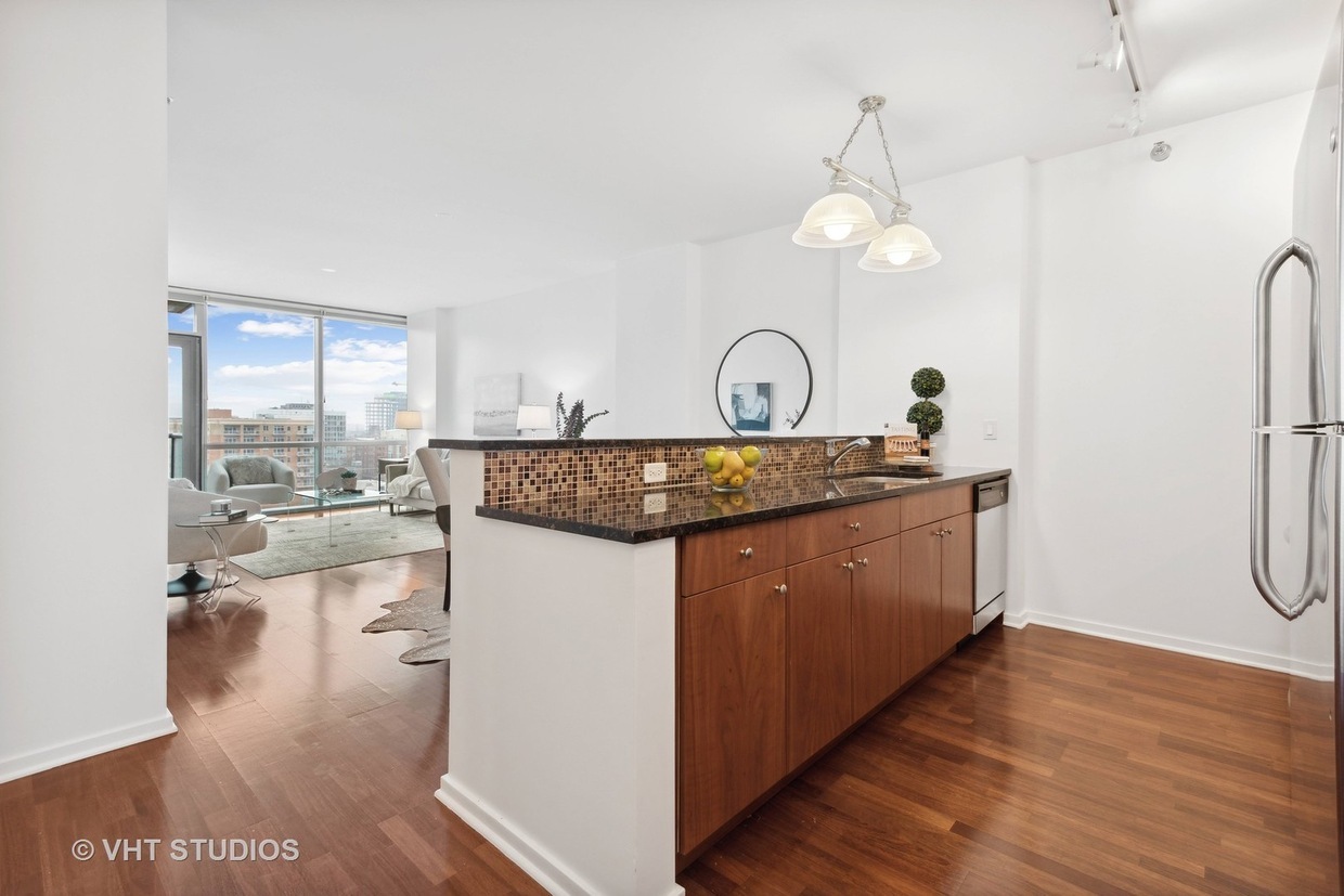 123 South Green Street, Unit 1009B Chicago, IL 60607 - Photo 2 of 17