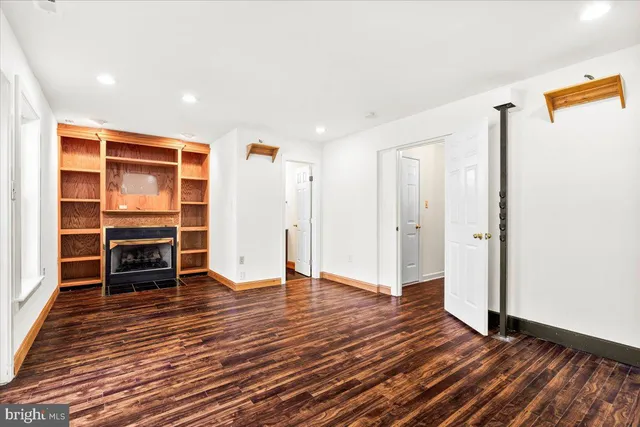 a view of livingroom with hardwood