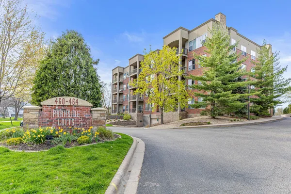 $269,000 | 460 Ford Road, Unit 203, St. Louis Park, MN 55426