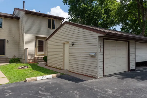 $209,900 | 3602 Cedarwood Court, Bettendorf, IA 52722