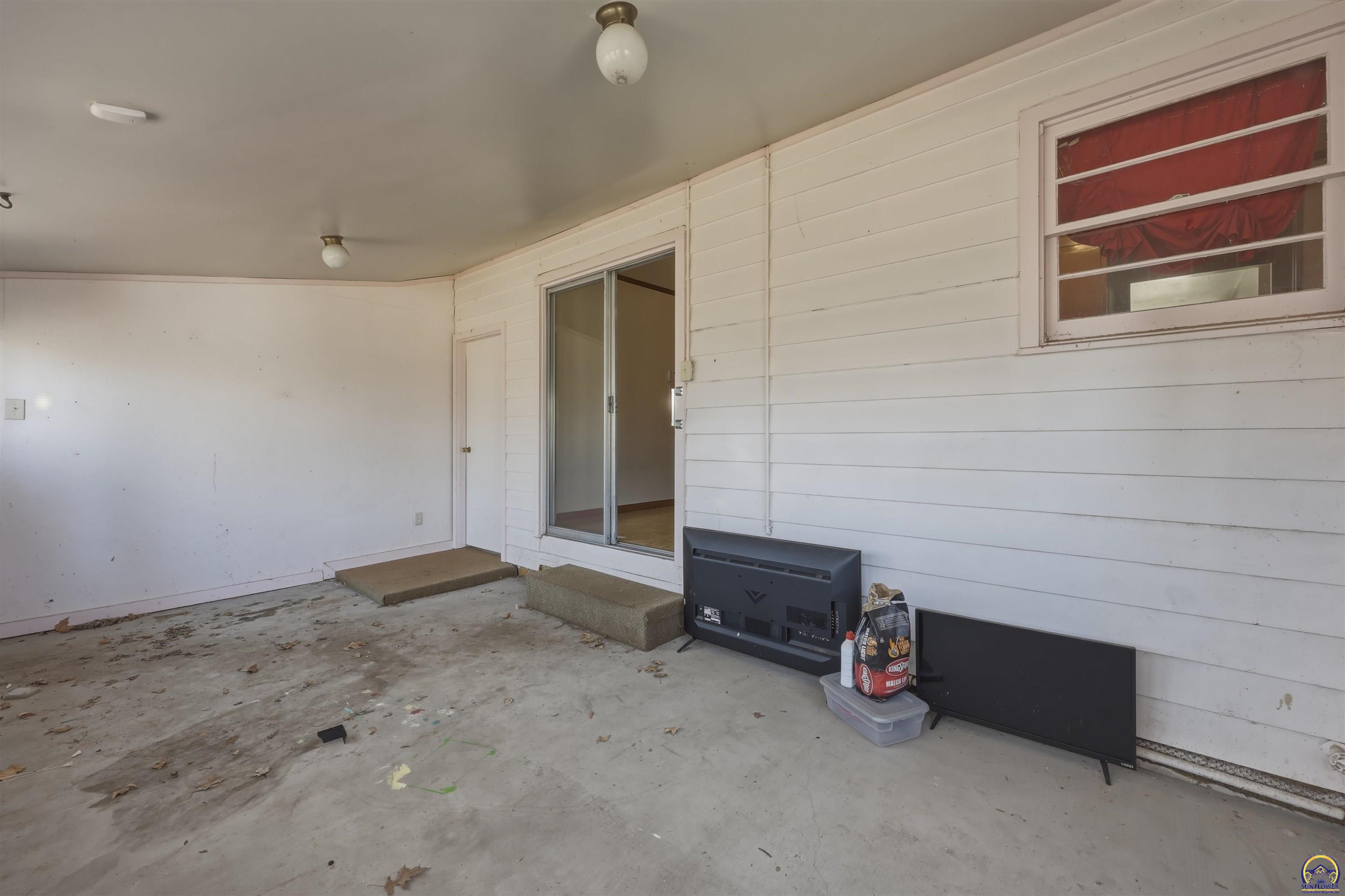 2836 Southwest Sunset Road Topeka, KS 66614 - Photo 11 of 25