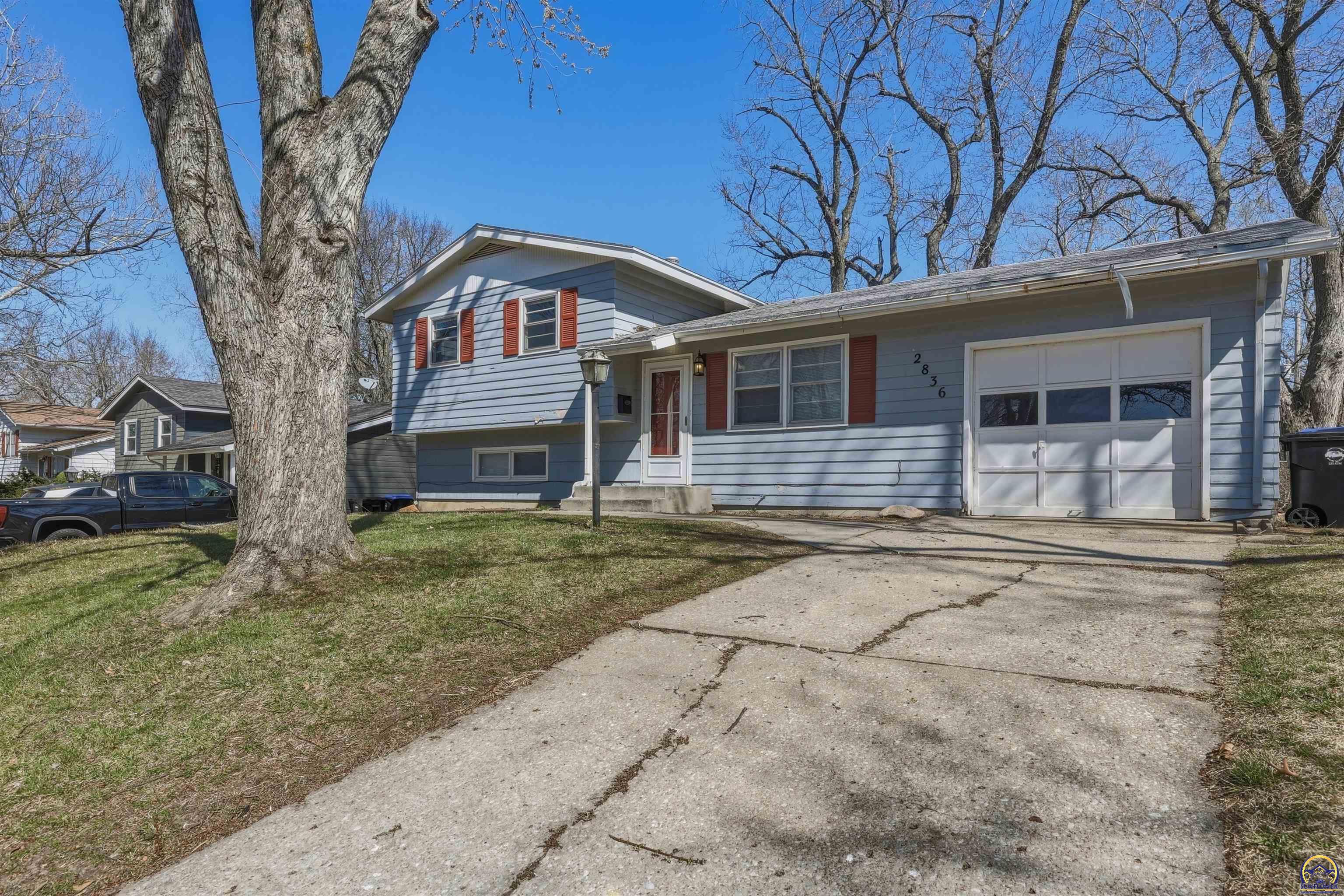 2836 Southwest Sunset Road Topeka, KS 66614 - Photo 2 of 25