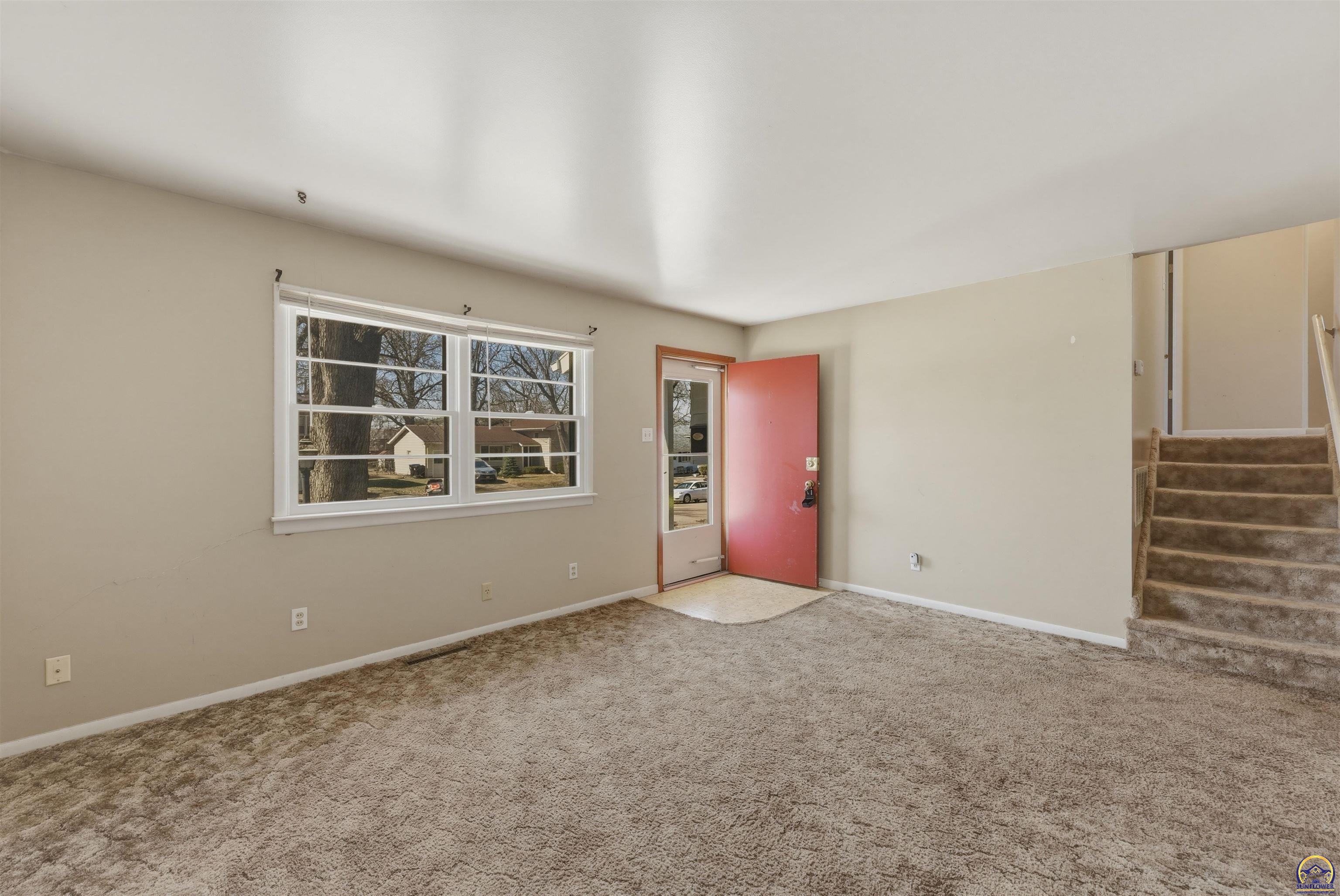 2836 Southwest Sunset Road Topeka, KS 66614 - Photo 4 of 25