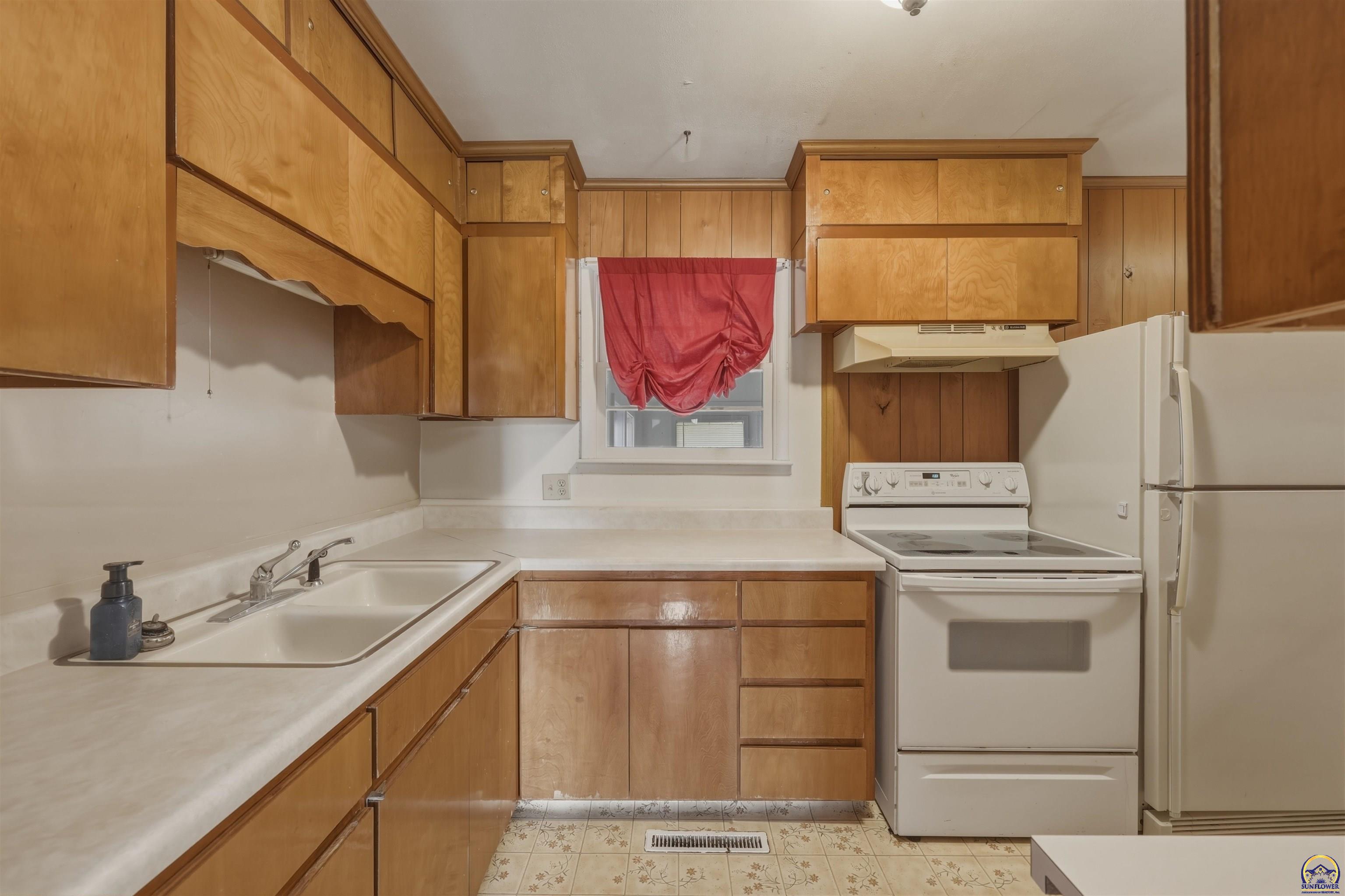 2836 Southwest Sunset Road Topeka, KS 66614 - Photo 5 of 25