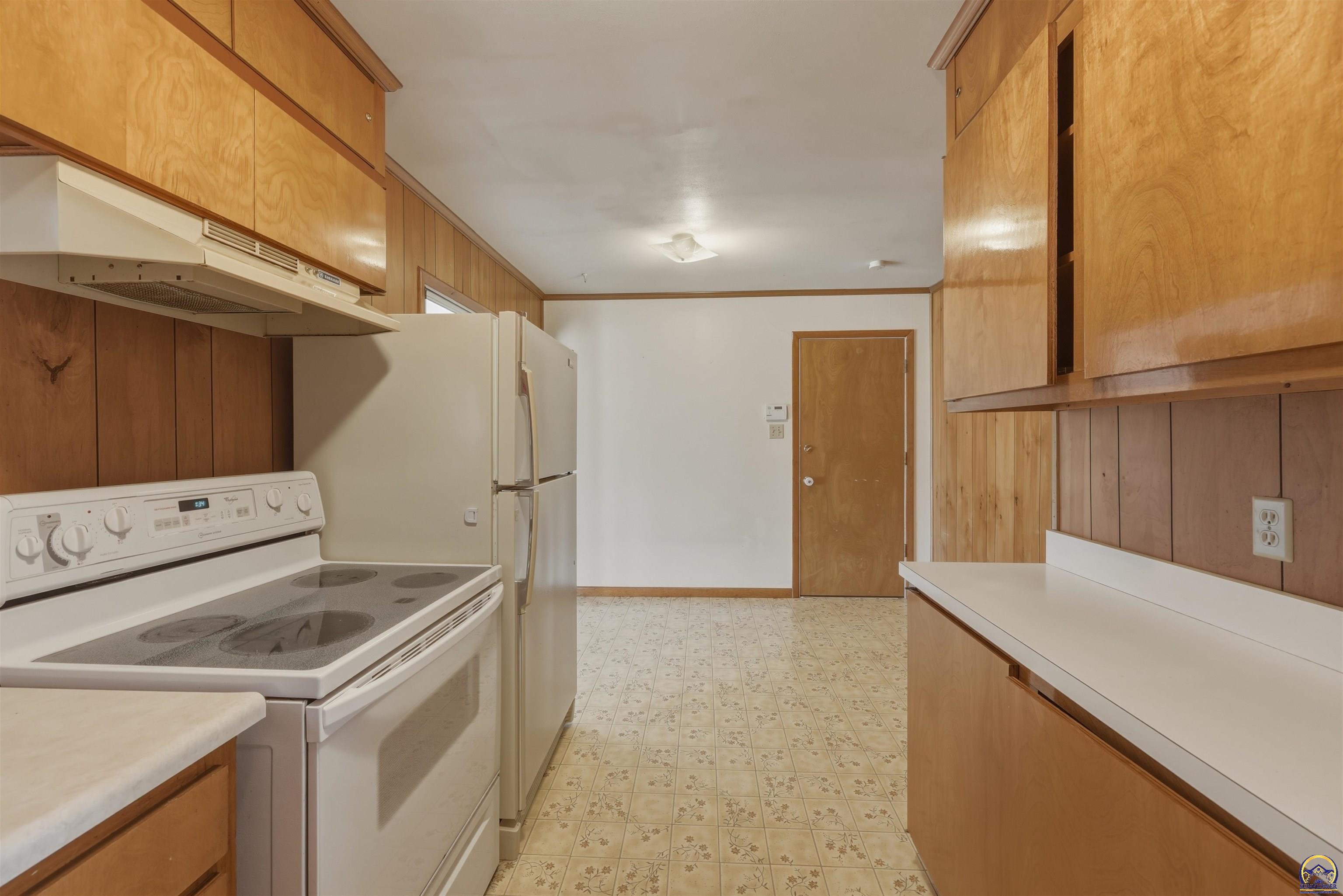 2836 Southwest Sunset Road Topeka, KS 66614 - Photo 6 of 25