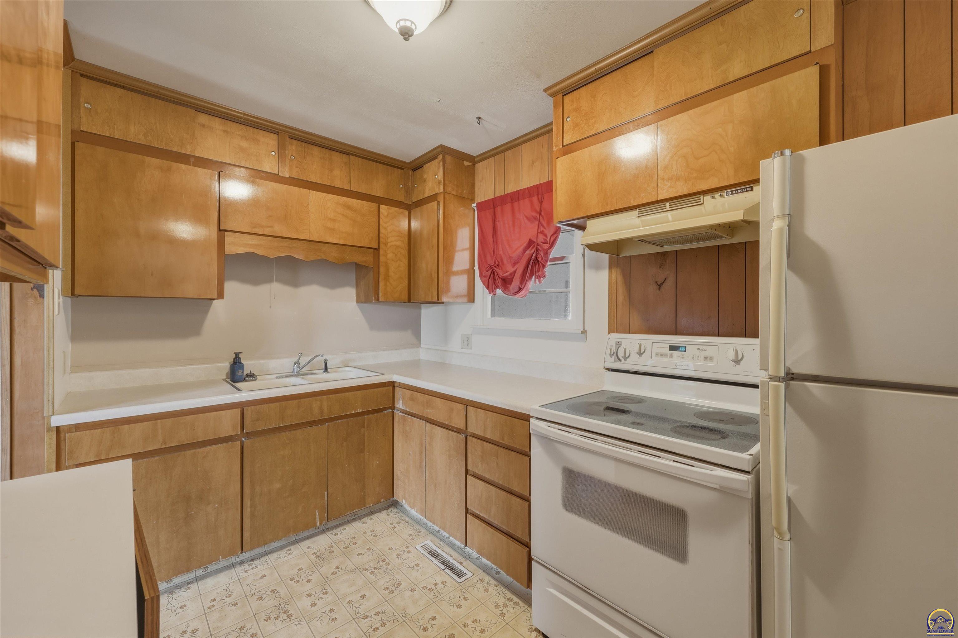 2836 Southwest Sunset Road Topeka, KS 66614 - Photo 7 of 25