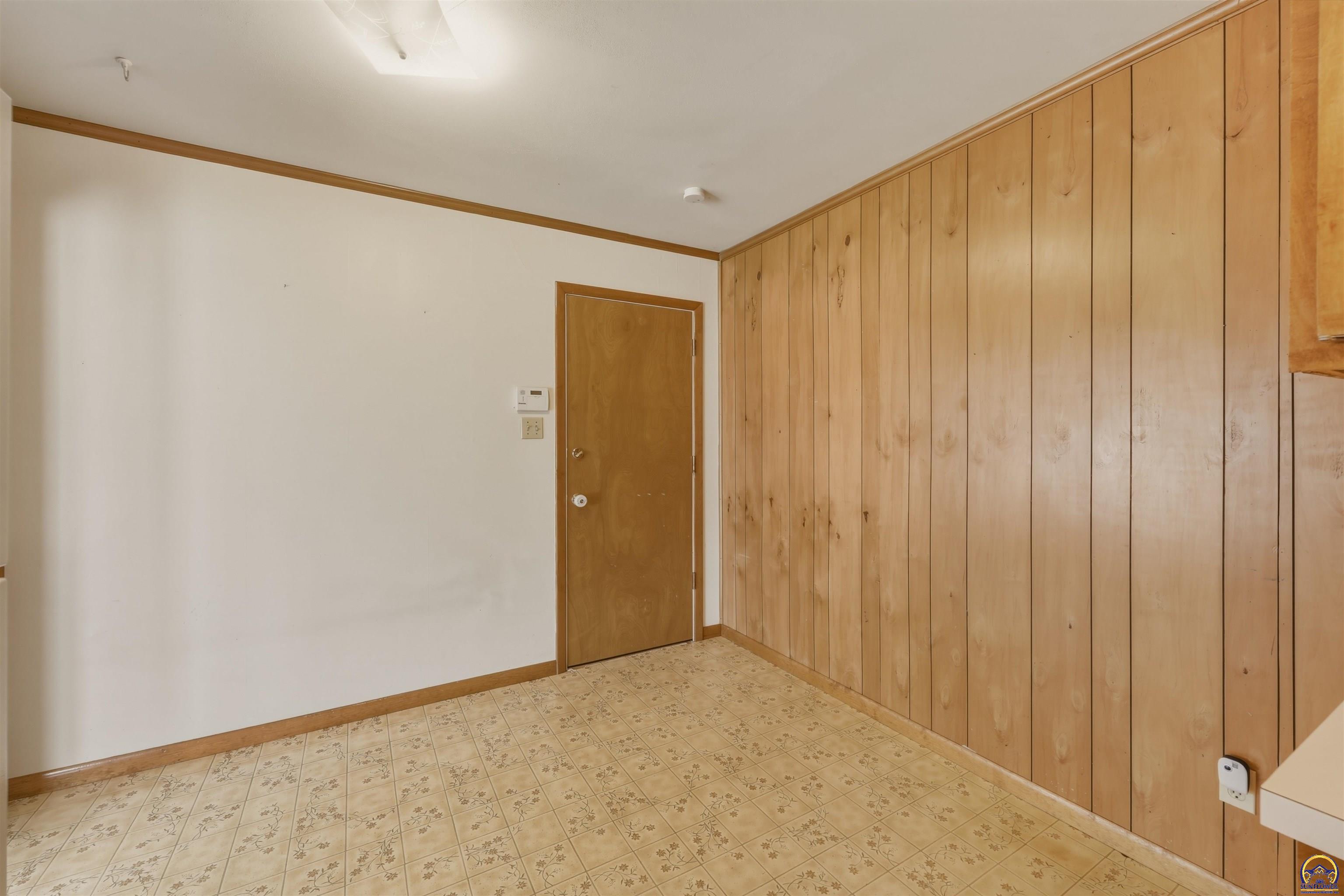 2836 Southwest Sunset Road Topeka, KS 66614 - Photo 8 of 25