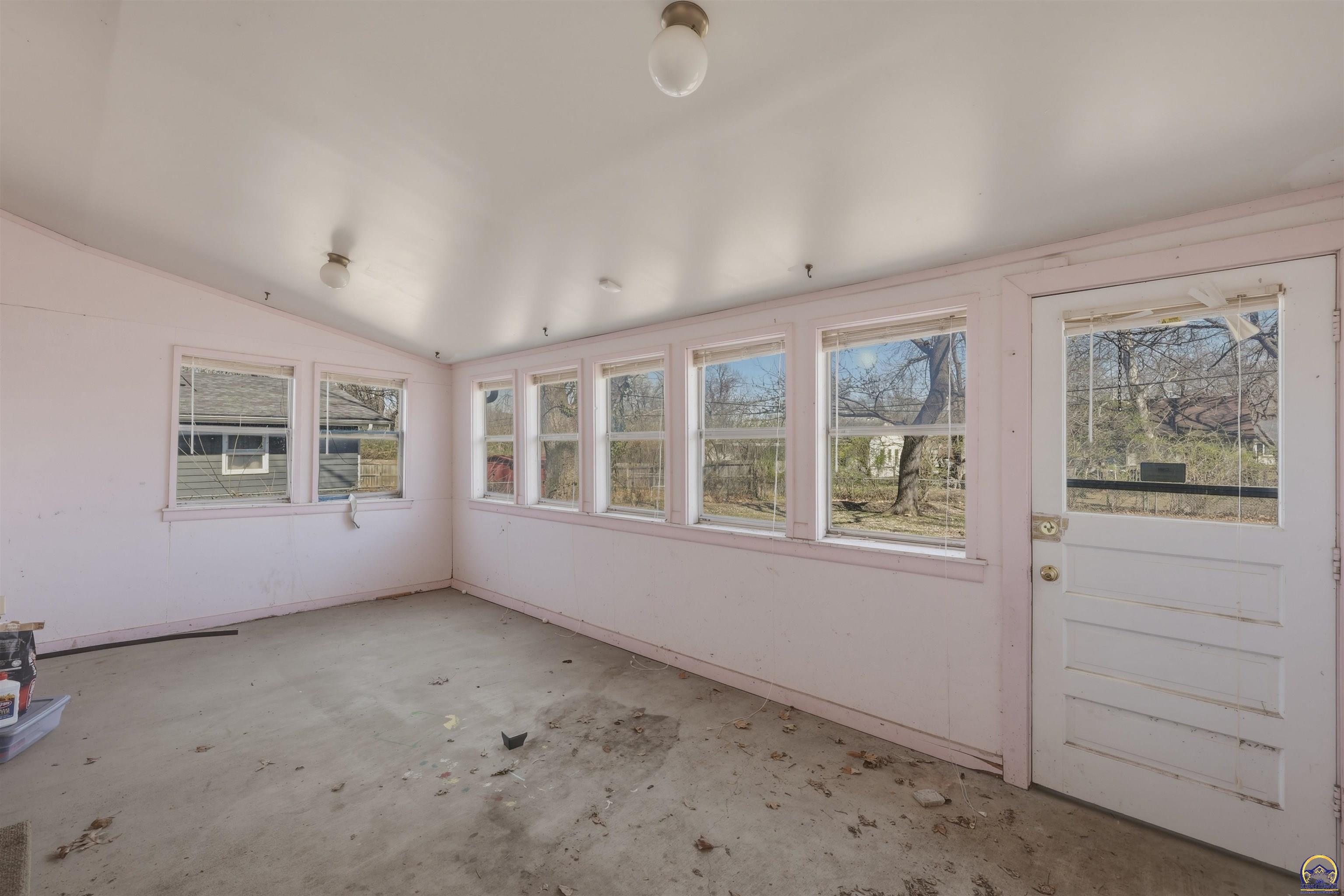 2836 Southwest Sunset Road Topeka, KS 66614 - Photo 10 of 25