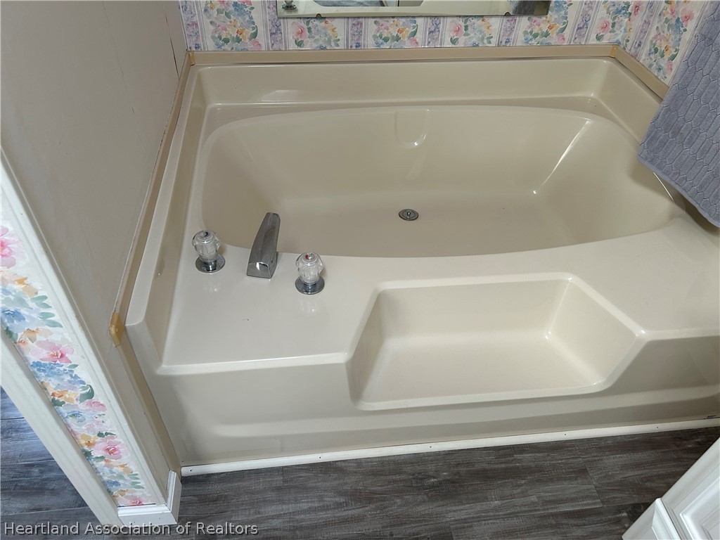 337 Hickory Ridge Drive Sebring, FL 33876 - Photo 14 of 48 a close up of a bathtub in a bathroom