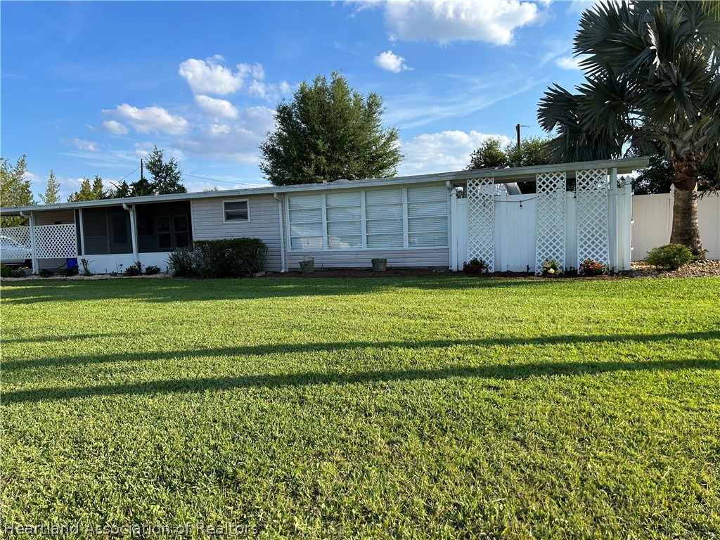 337 Hickory Ridge Drive Sebring, FL 33876 - Photo 36 of 48 a view of a backyard with a garden