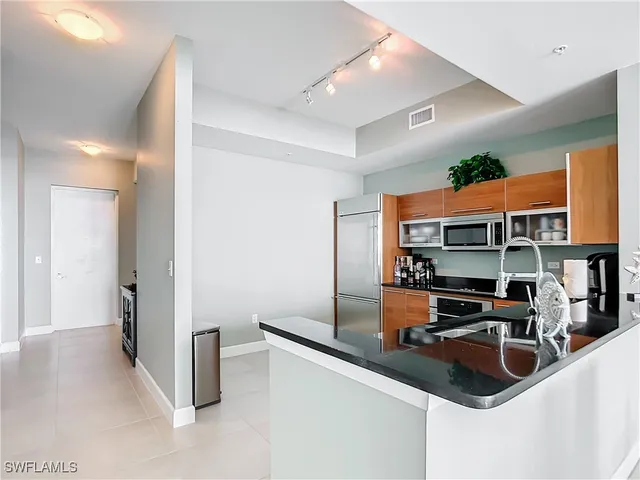 $3,000 | 3000 Oasis Grand Boulevard, Fort Myers, FL 33916