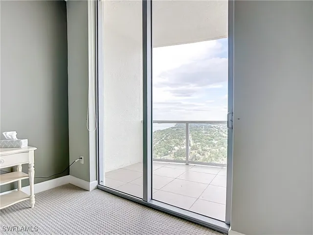 $3,000 | 3000 Oasis Grand Boulevard, Fort Myers, FL 33916