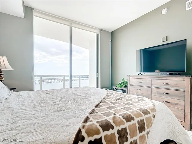 $3,000 | 3000 Oasis Grand Boulevard, Fort Myers, FL 33916