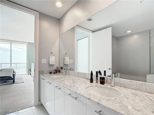 $3,000 | 3000 Oasis Grand Boulevard, Fort Myers, FL 33916