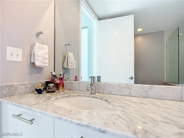 $3,000 | 3000 Oasis Grand Boulevard, Fort Myers, FL 33916