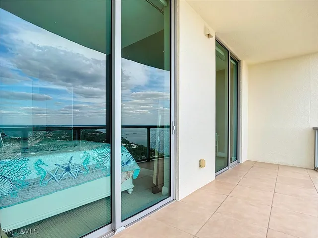 $3,000 | 3000 Oasis Grand Boulevard, Fort Myers, FL 33916