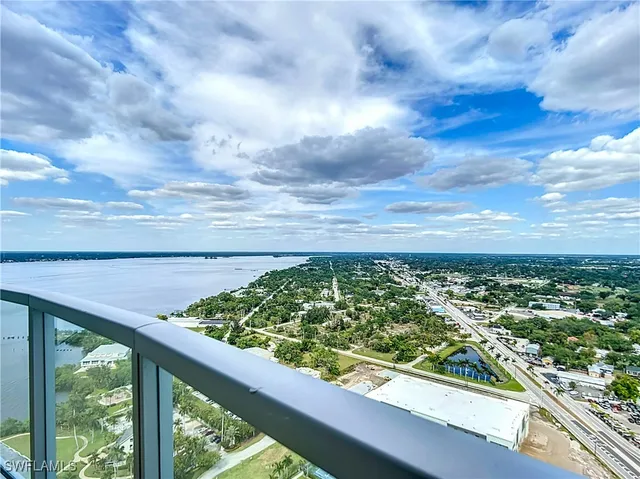 $3,000 | 3000 Oasis Grand Boulevard, Fort Myers, FL 33916