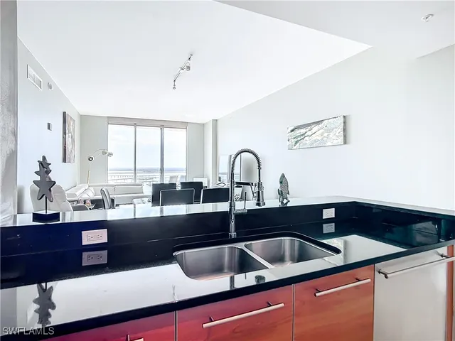 $3,000 | 3000 Oasis Grand Boulevard, Fort Myers, FL 33916