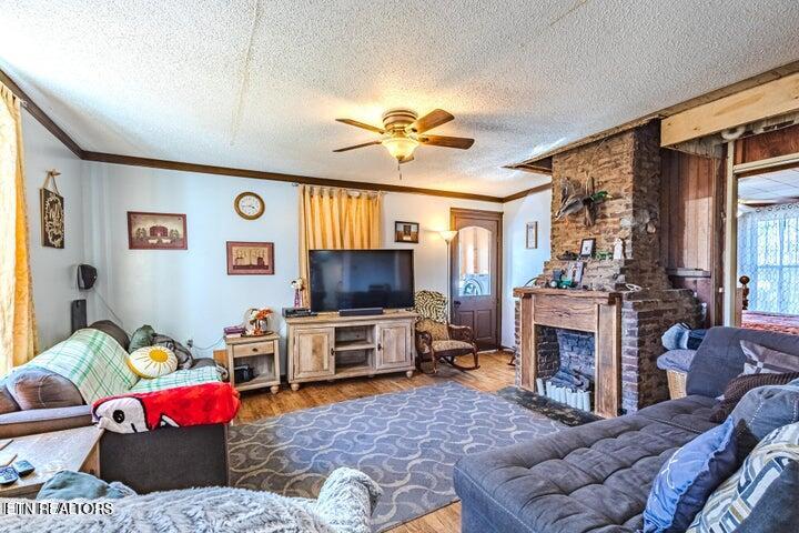 359 Depot Street Vonore, TN 37885 - Photo 5 of 19 Living Room