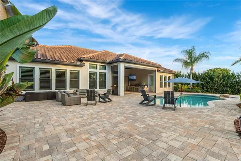 a car parked in front of the building