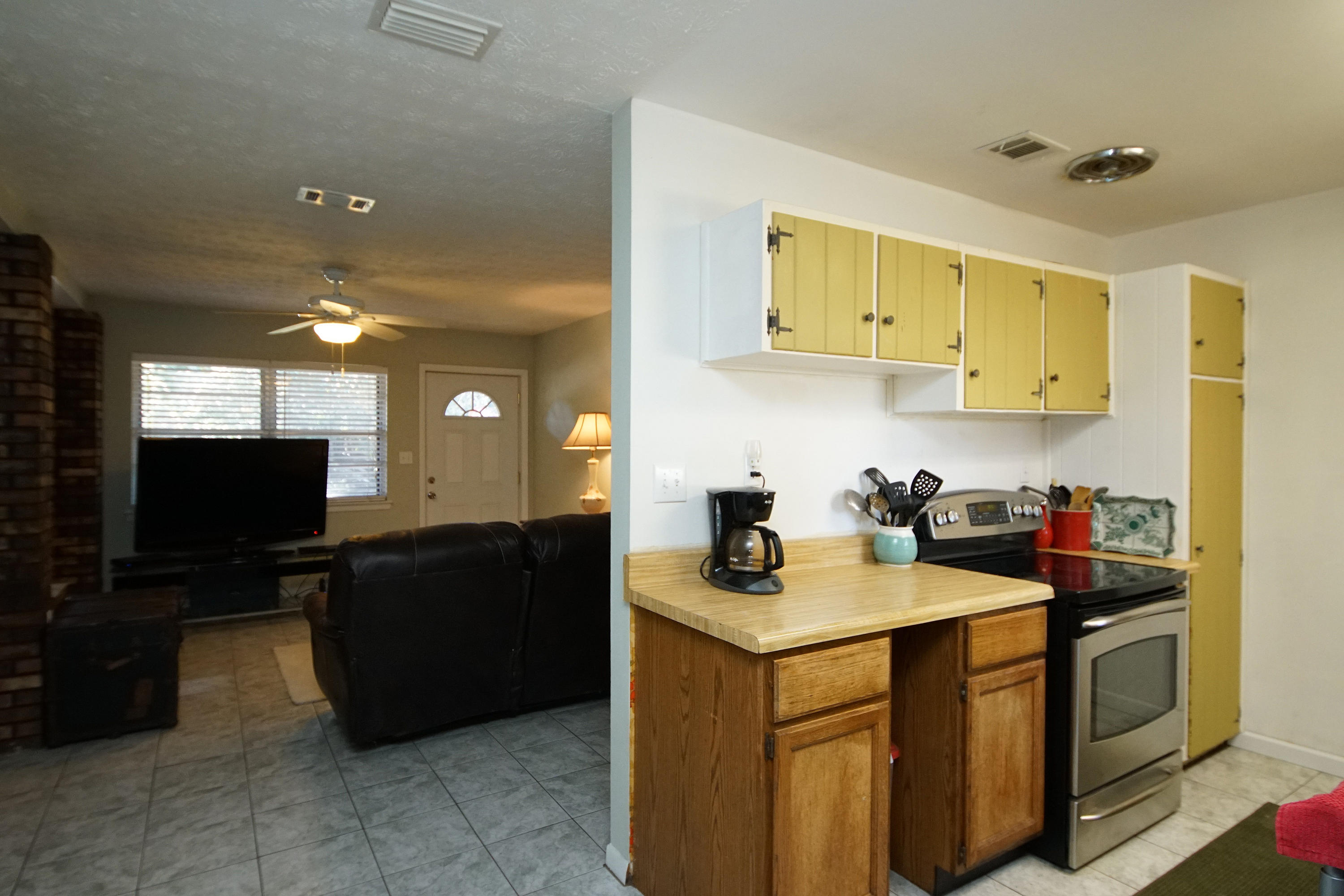 400 Westminster Road Fort Walton Beach, FL 32547 - Photo 14 of 44 13_400WestminsterKitchenLiving2