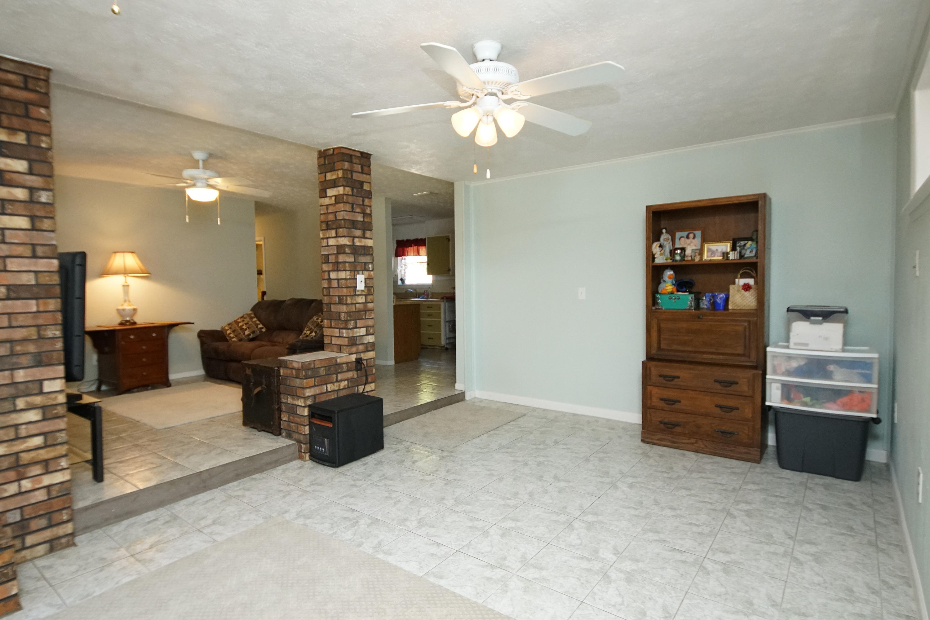 06_400WestminsterLiving2