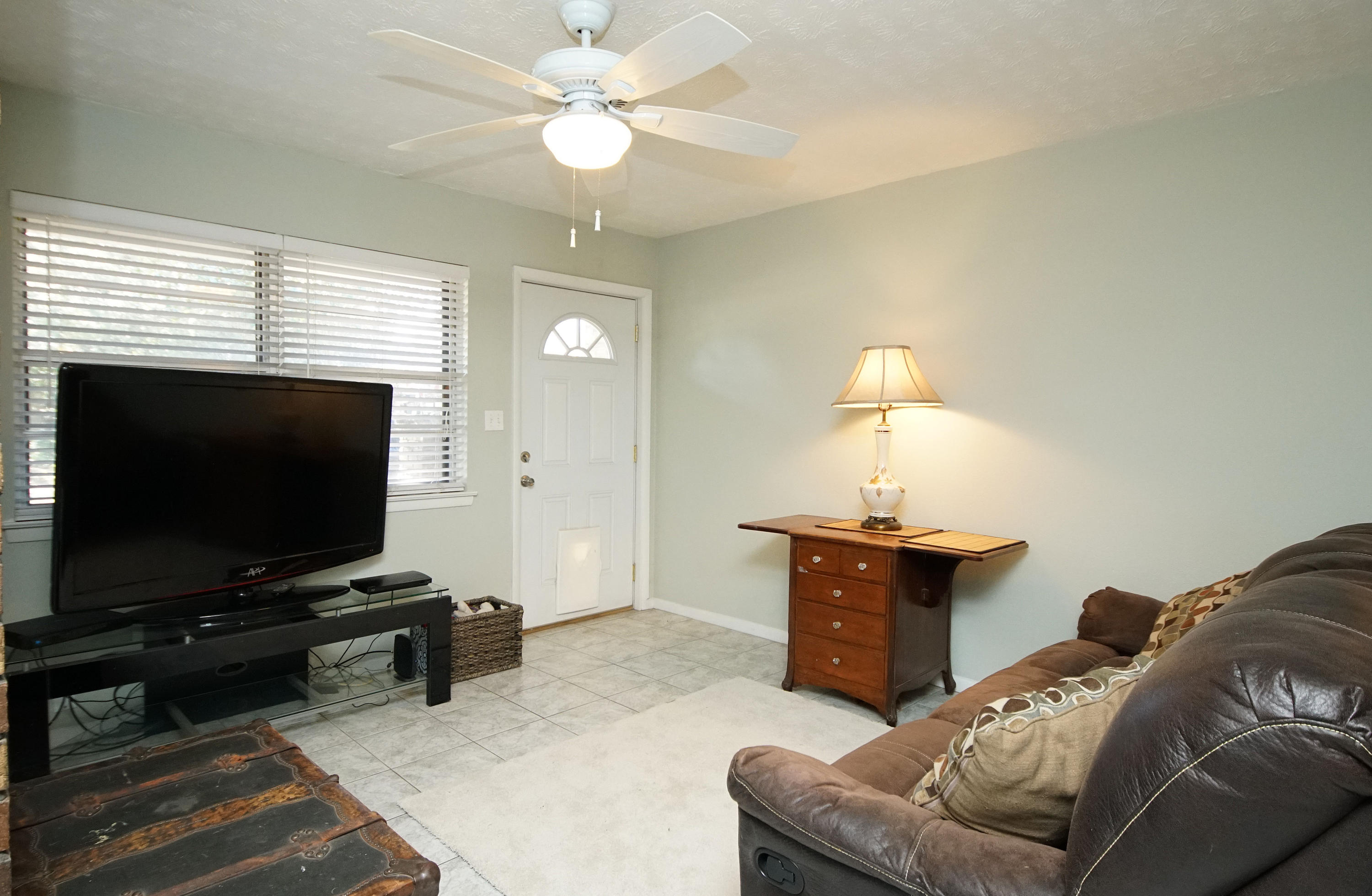 400 Westminster Road Fort Walton Beach, FL 32547 - Photo 9 of 44 08_400WestminsterLiving7
