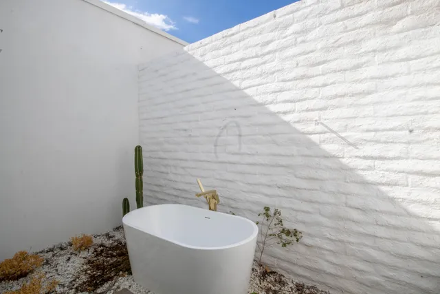 $1,350,000 | 46860 Amir Drive, Palm Desert, CA 92260