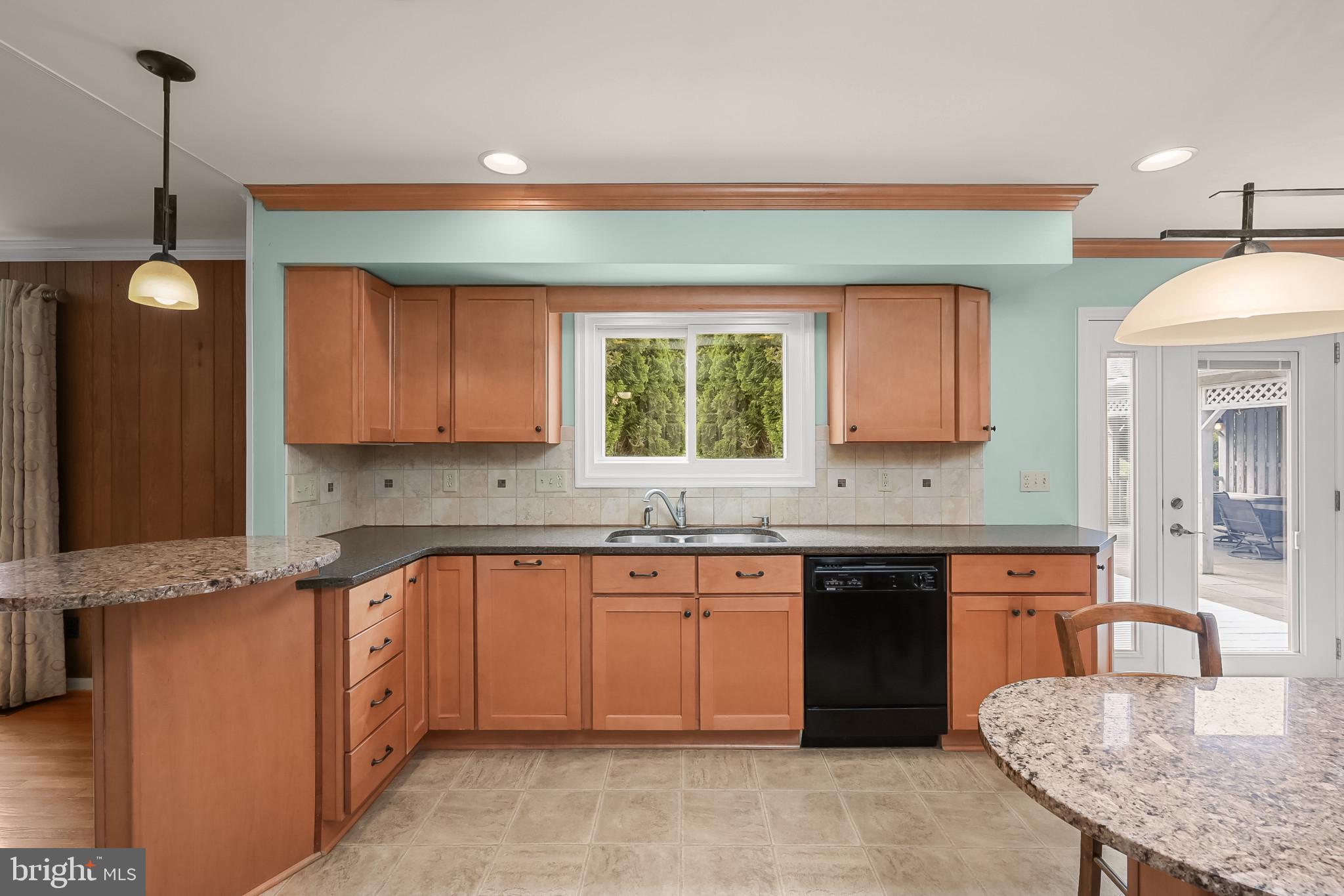 1223 Nottingham Road Westminster, MD 21157 - Photo 21 of 72 Granite Countertops | Decorative Backsplash