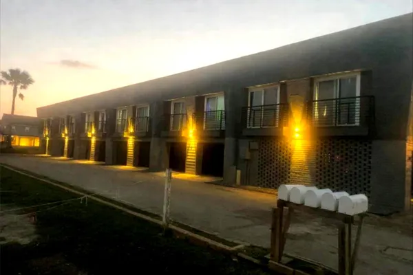 $140,000 | 709 Gale Street, Unit 14, Seabrook, TX 77586