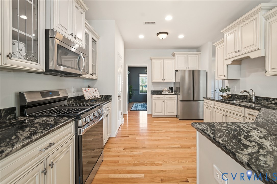 11201 Avening Road Midlothian, VA 23112 - Photo 7 of 20 a kitchen with stainless steel appliances granite countertop a refrigerator and a stove